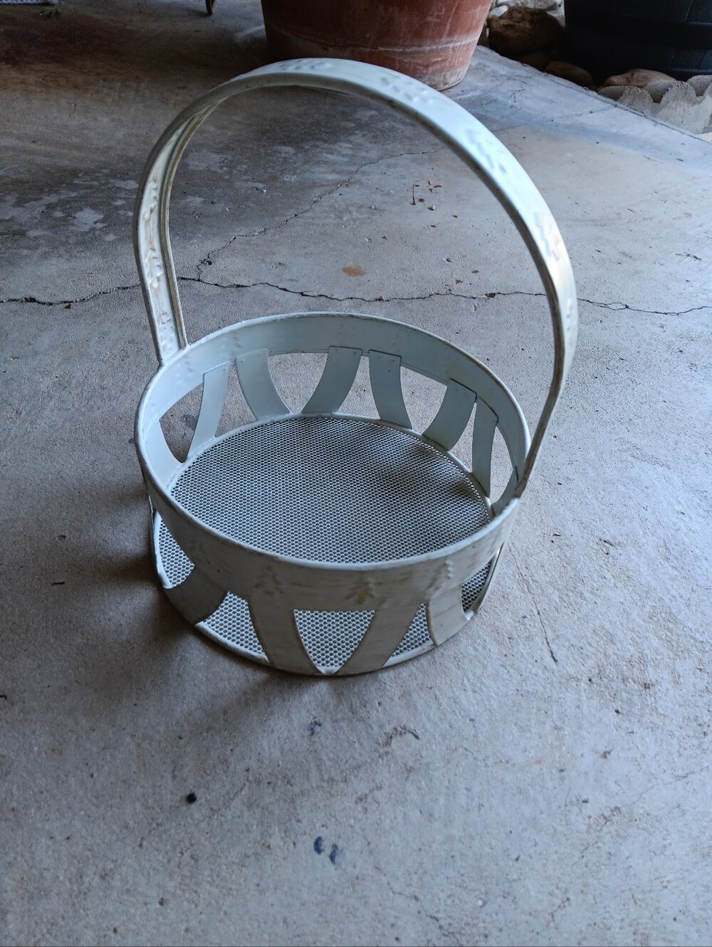 Vintage Farmhouse Solid Rustic Metal Wire Basket